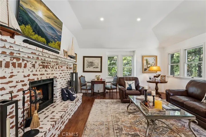 304 Lake Knoll Drive, Lake Arrowhead, California 92352
