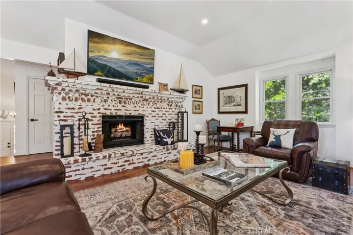 304 Lake Knoll Drive, Lake Arrowhead, California 92352