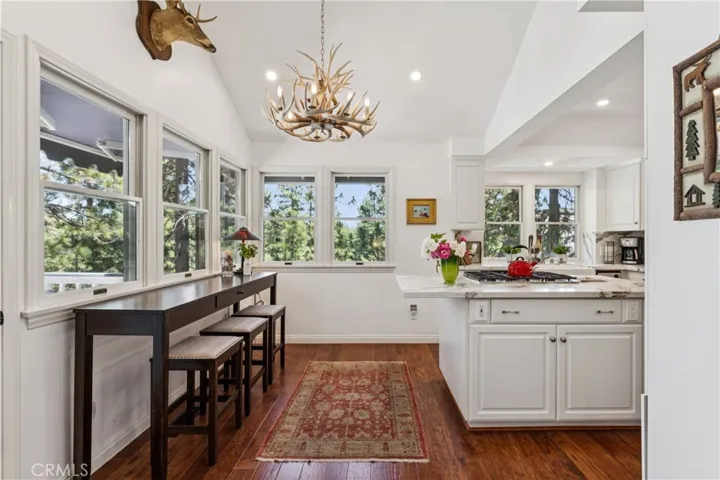 304 Lake Knoll Drive, Lake Arrowhead, California 92352
