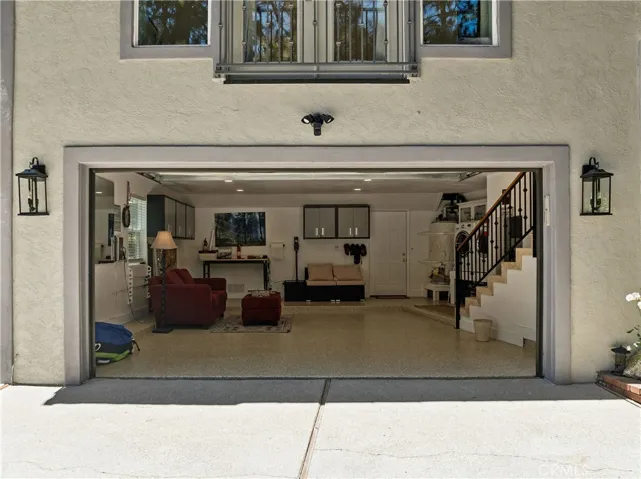 304 Lake Knoll Drive, Lake Arrowhead, California 92352