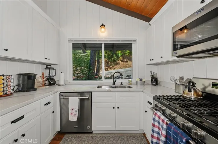 27809 North Bay, Lake Arrowhead, California 92352