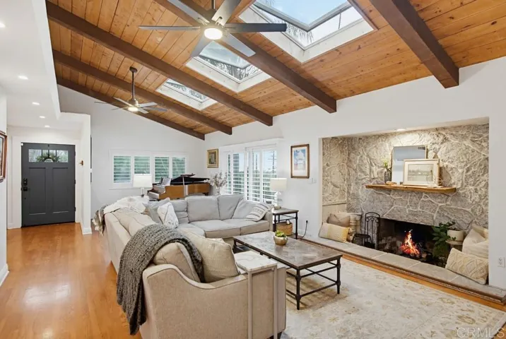 1664 Alta Vista Drive 1 And 2, Vista, California 92084