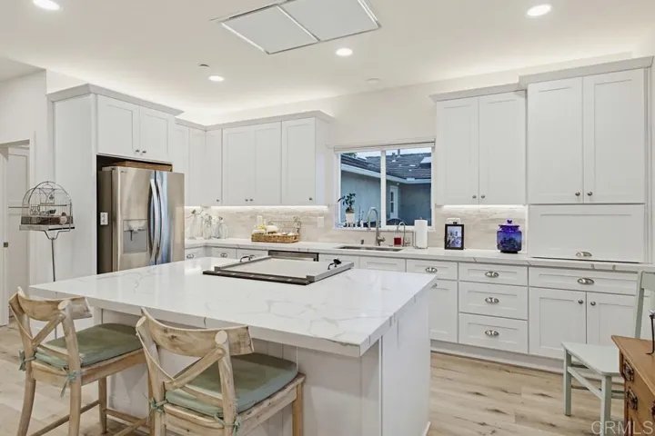 1664 Alta Vista Drive 1 And 2, Vista, California 92084