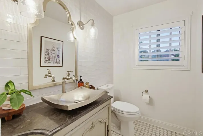 1664 Alta Vista Drive 1 And 2, Vista, California 92084