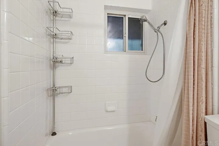 1664 Alta Vista Drive 1 And 2, Vista, California 92084