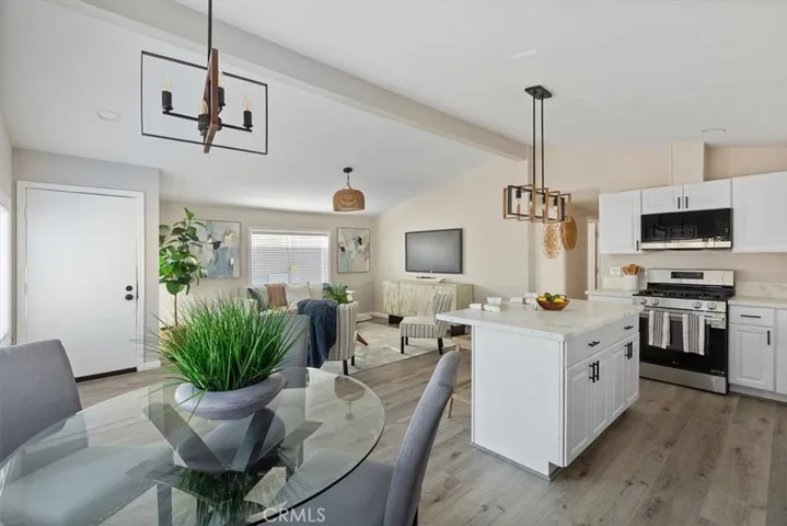 201 Road Runner Lane, Fountain Valley, California 92708
