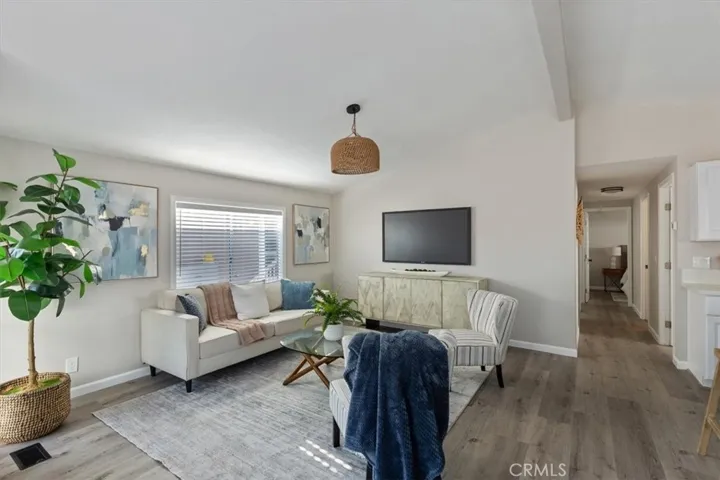 201 Road Runner Lane, Fountain Valley, California 92708
