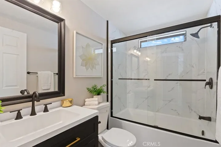 201 Road Runner Lane, Fountain Valley, California 92708