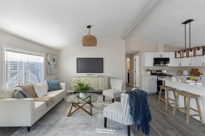 201 Road Runner Lane, Fountain Valley, California 92708