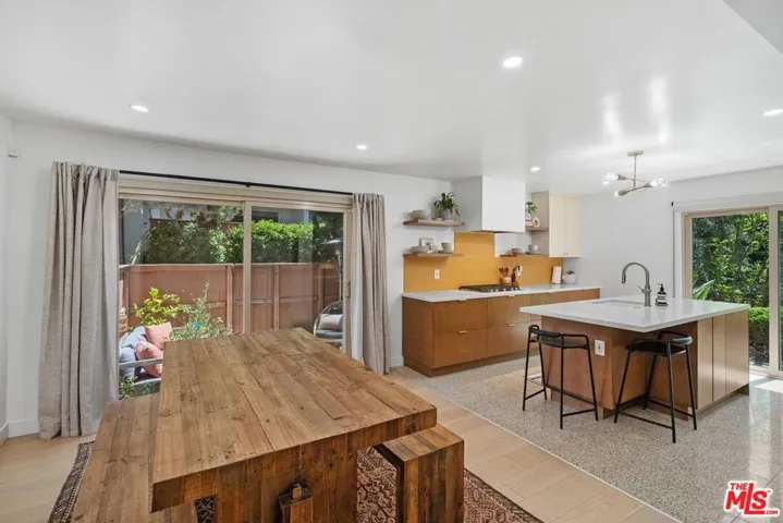 11260 Overland Avenue 12d, Culver City, California 90230