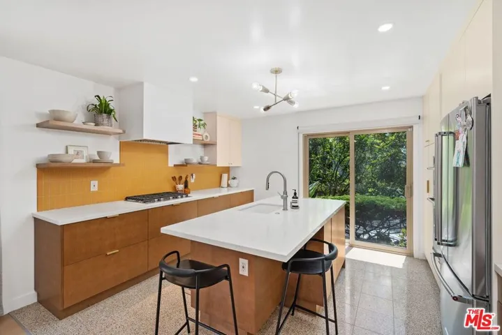 11260 Overland Avenue 12d, Culver City, California 90230