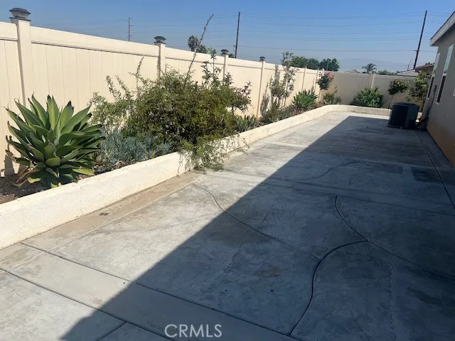 BACKYARD WITH CONCRETE HARDSCAPE