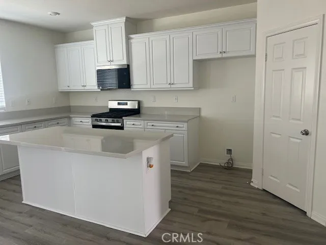 KITCHEN COUNTERS - QUARTS