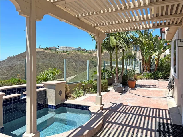 Spacious Ocean View Patio and Spa!