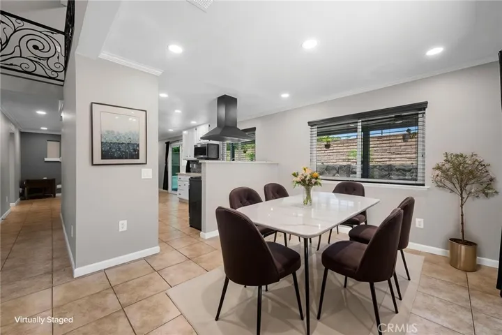 Virtually staged dining room