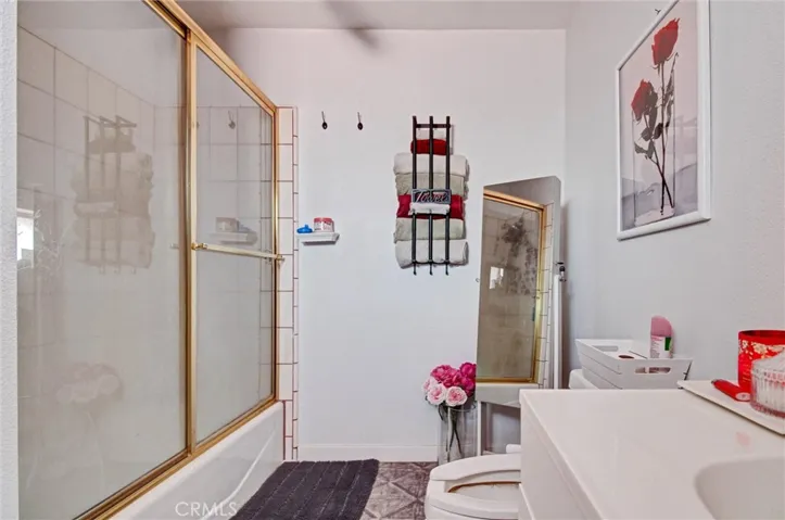 16410 Wintun, Apple Valley, California 92307