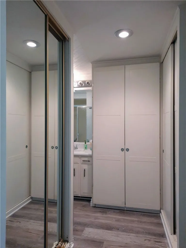 En-suite Primary Bathroom w/ multiple Closets