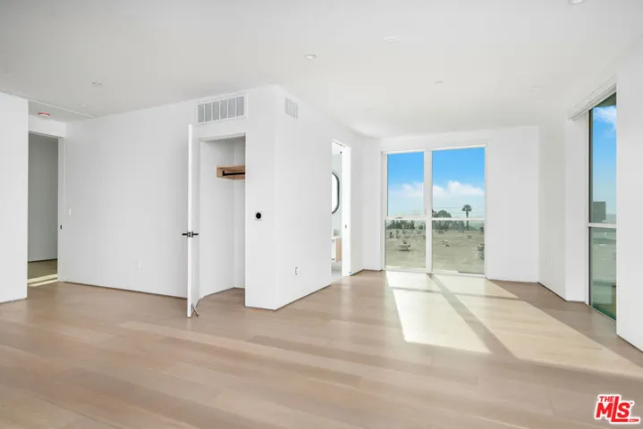 1136 N La Cienega Boulevard 102, West Hollywood, California 90069