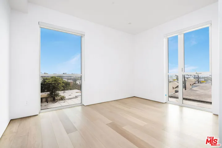 1136 N La Cienega Boulevard 402, West Hollywood, California 90069