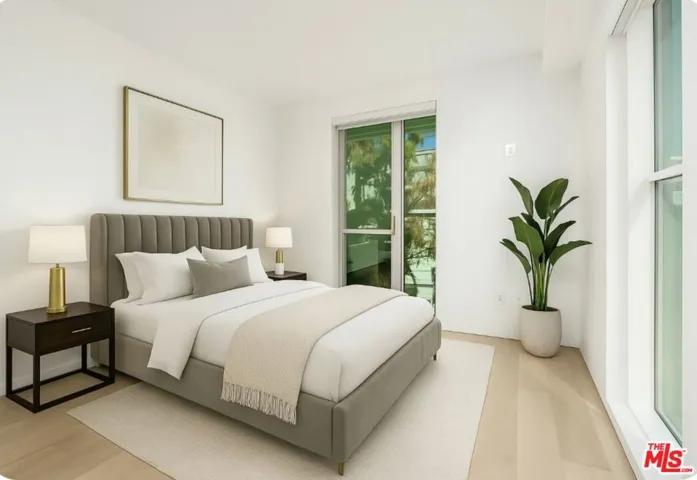 1136 N La Cienega Boulevard 402, West Hollywood, California 90069