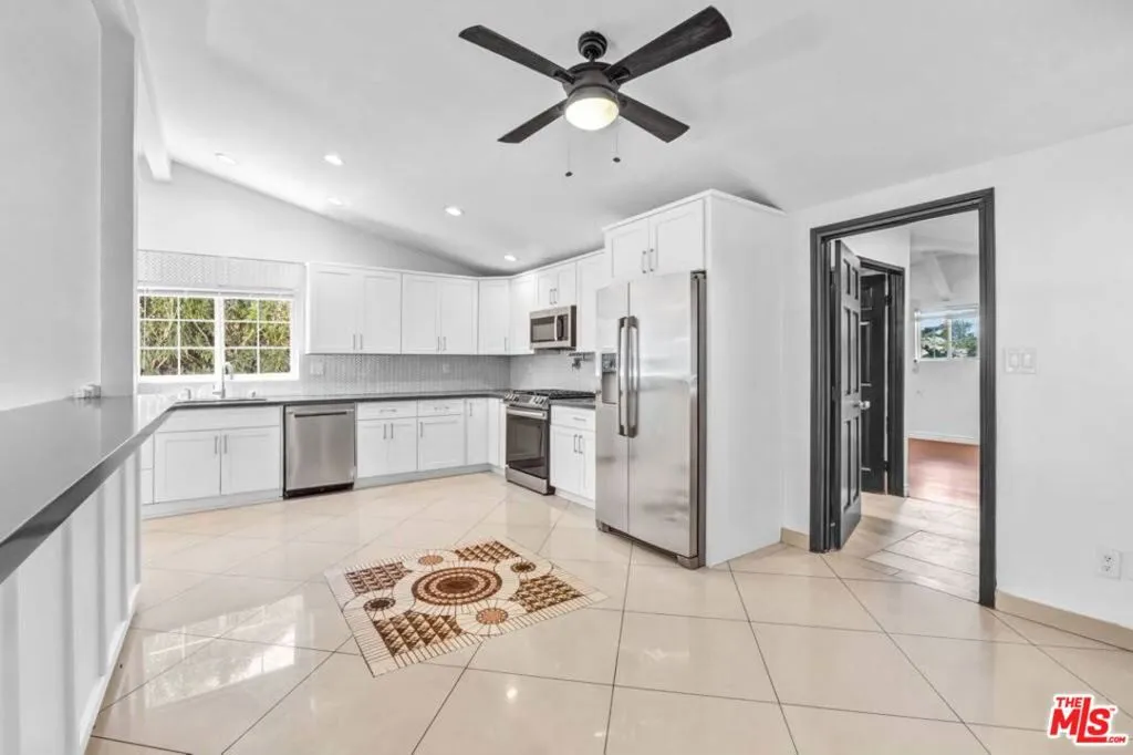 20746 Clarendon Street, Woodland Hills, California 91367 — photo 5