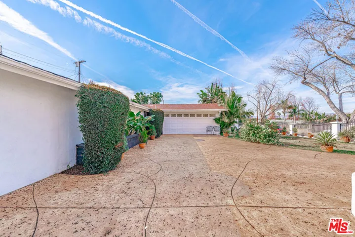 20746 Clarendon Street, Woodland Hills, California 91367