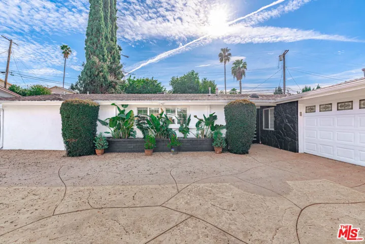20746 Clarendon Street, Woodland Hills, California 91367