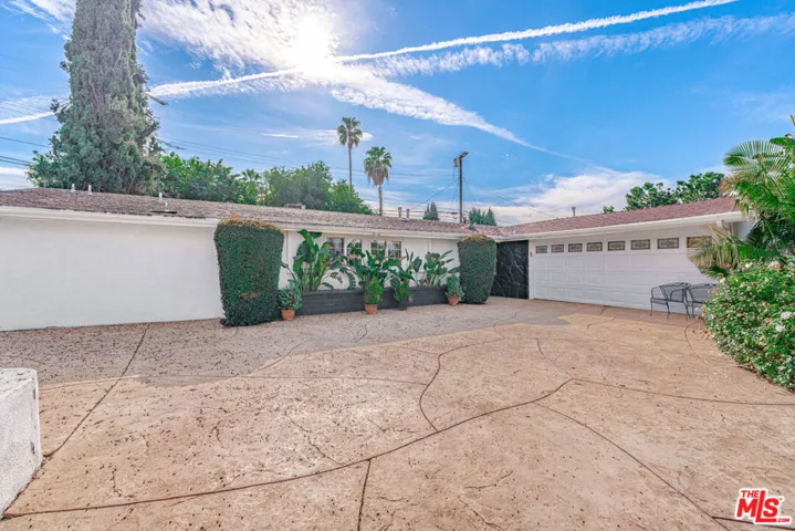 20746 Clarendon Street, Woodland Hills, California 91367