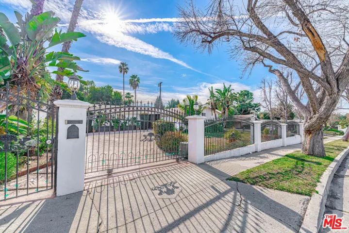 20746 Clarendon Street, Woodland Hills, California 91367