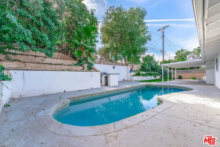 20746 Clarendon Street, Woodland Hills, California 91367