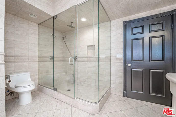 20746 Clarendon Street, Woodland Hills, California 91367