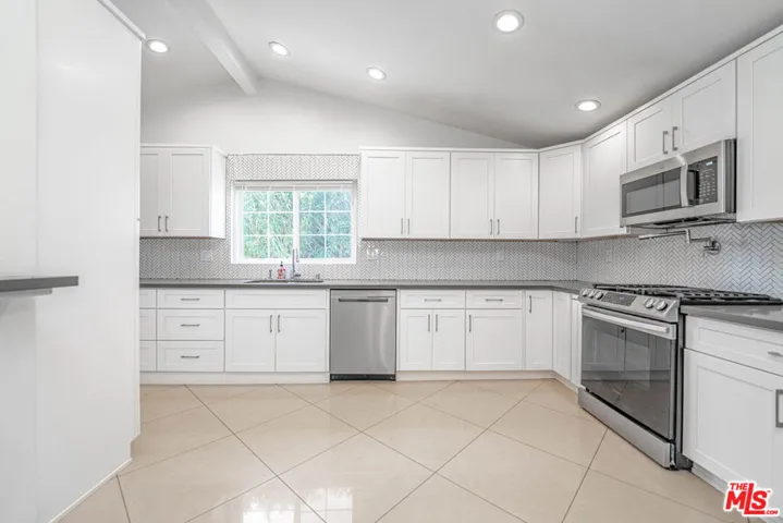 20746 Clarendon Street, Woodland Hills, California 91367