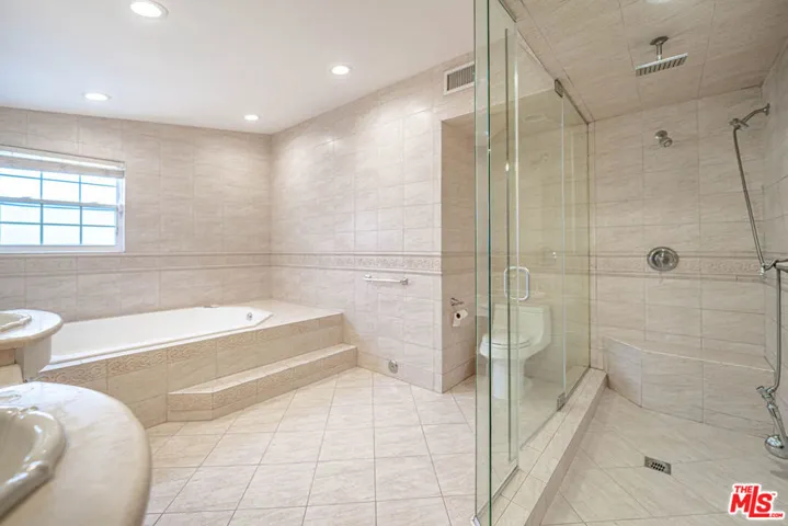 20746 Clarendon Street, Woodland Hills, California 91367