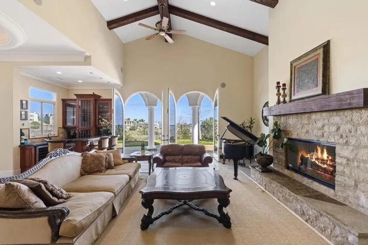 7020 El Fuerte St, Carlsbad, California 92009