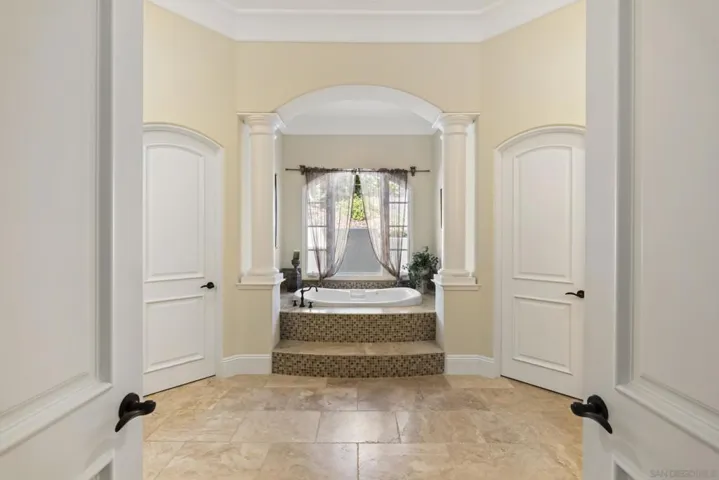 7020 El Fuerte St, Carlsbad, California 92009