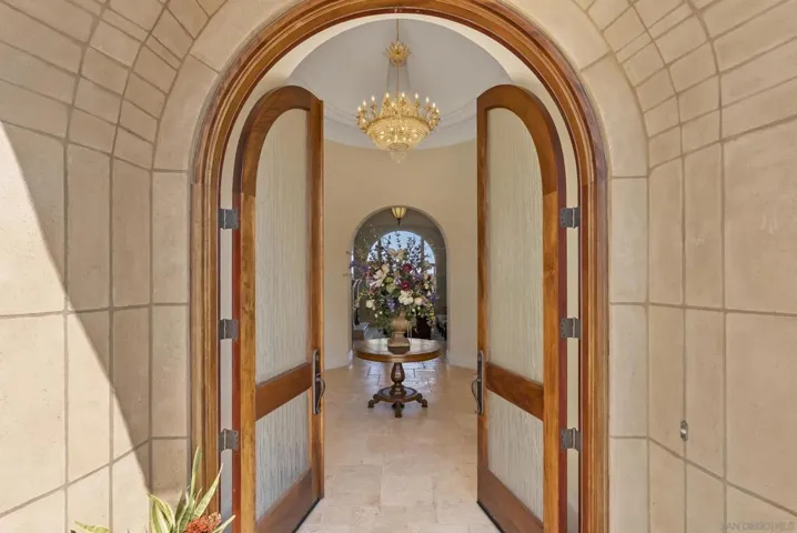 7020 El Fuerte St, Carlsbad, California 92009