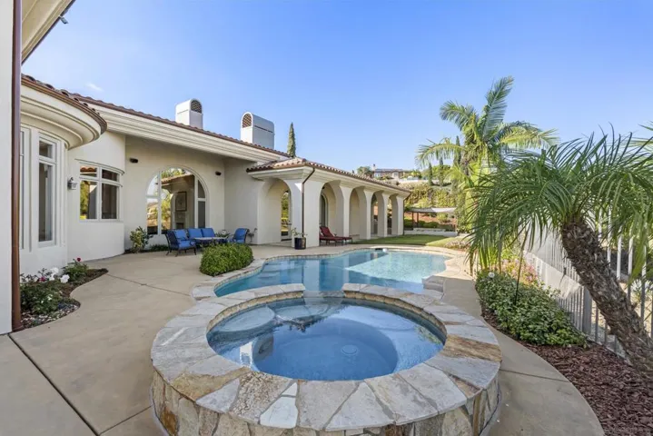 7020 El Fuerte St, Carlsbad, California 92009