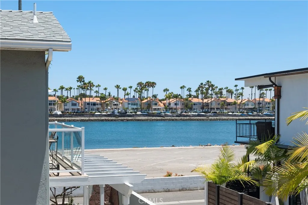Amazing views and a stone's throw from the bay!