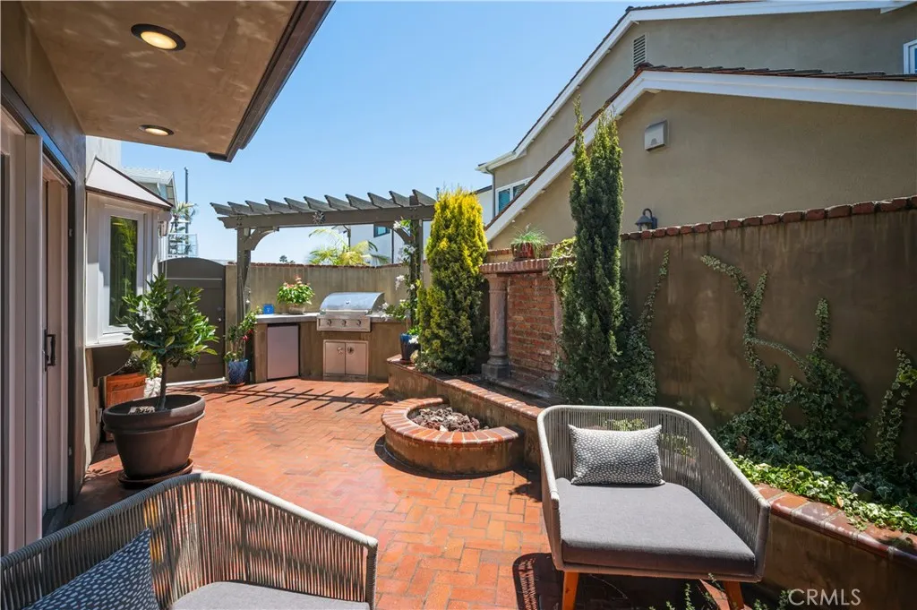 Outdoor barbecue and fridge at your fingertips ready for your next soiree.