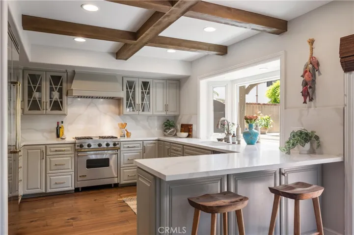 Adorable kitchen with an open feeling. You can cook and prepare food while chatting your guests.