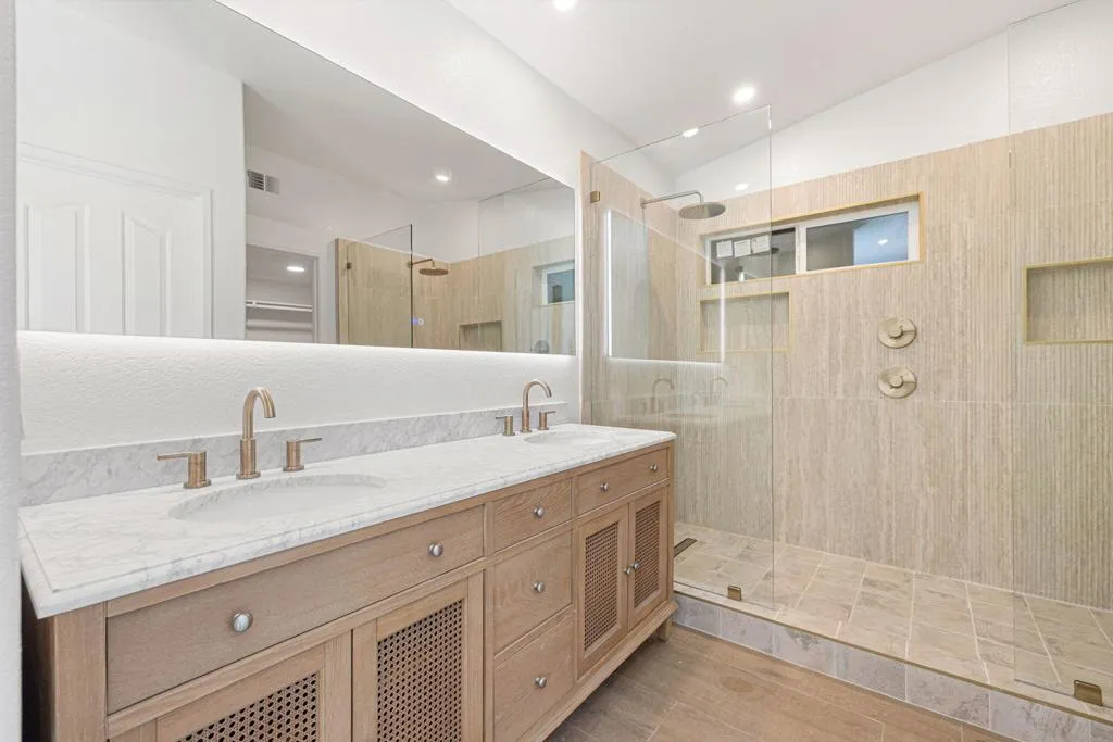 50-web-or-mls-8M4A2947 50-web-or-mls-8M4A2947