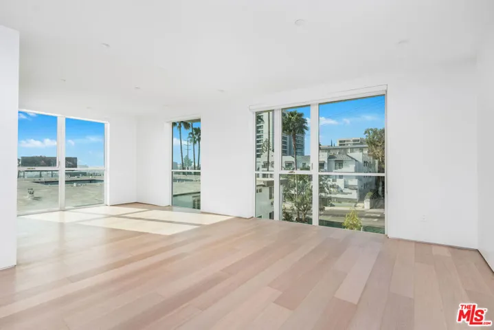 1136 N La Cienega Boulevard 401, West Hollywood, California 90069