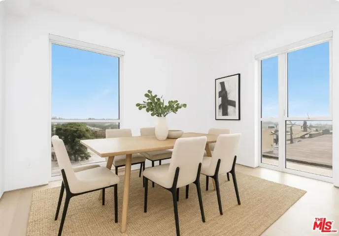 1136 N La Cienega Boulevard 401, West Hollywood, California 90069