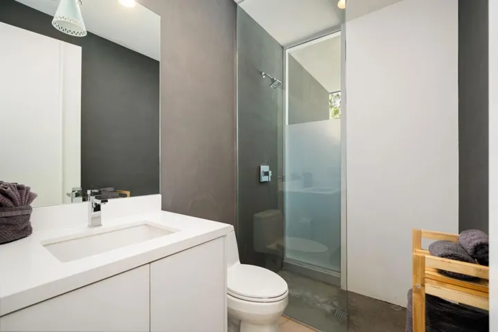Guest Bath En Suite