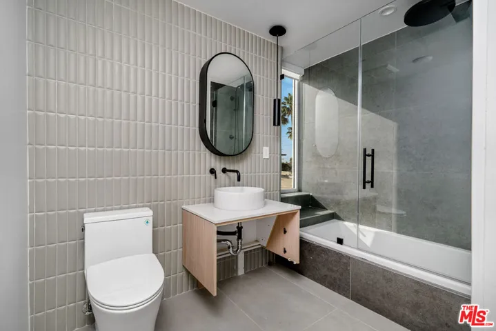1136 N La Cienega Boulevard 405, West Hollywood, California 90069