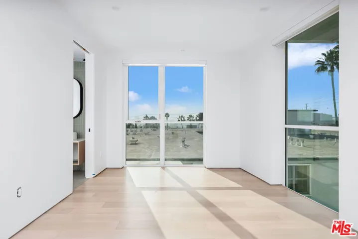 1136 N La Cienega Boulevard 405, West Hollywood, California 90069
