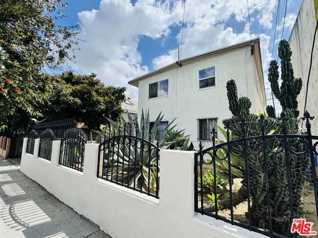 6214 Hooper Avenue, Los Angeles, California 90001