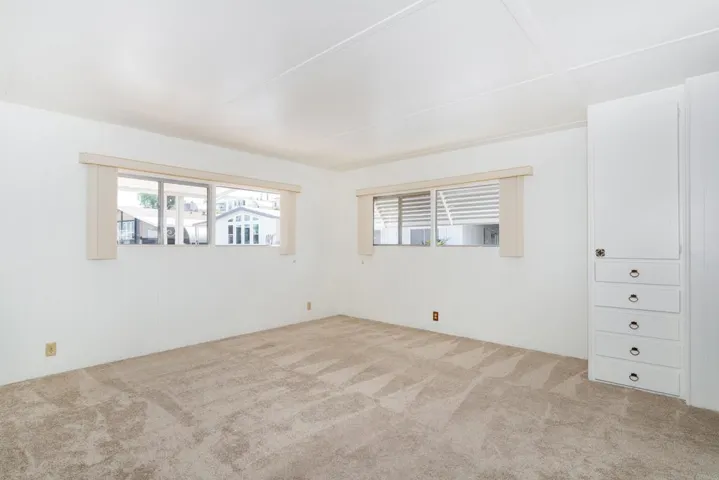 Spacious & lots of natural lighting!