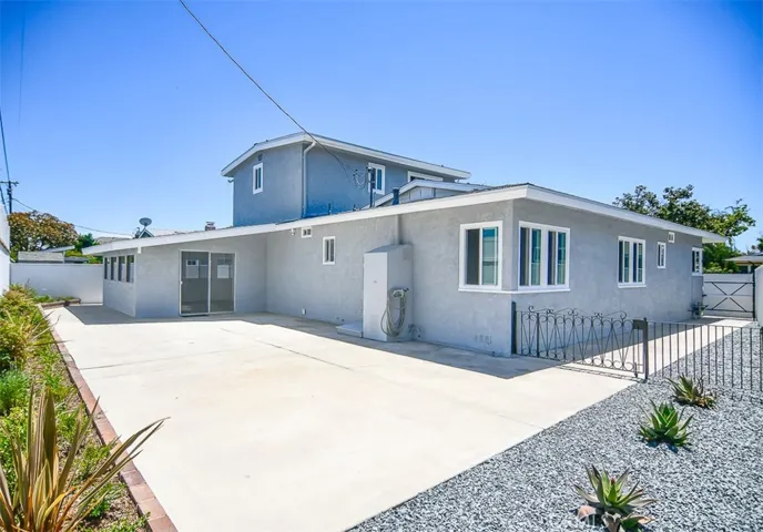 Big backyard - enough room for a pool!