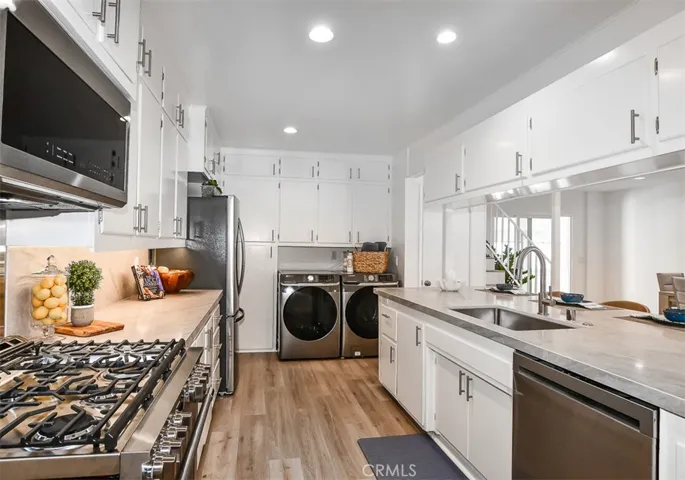 Lots of cupboards